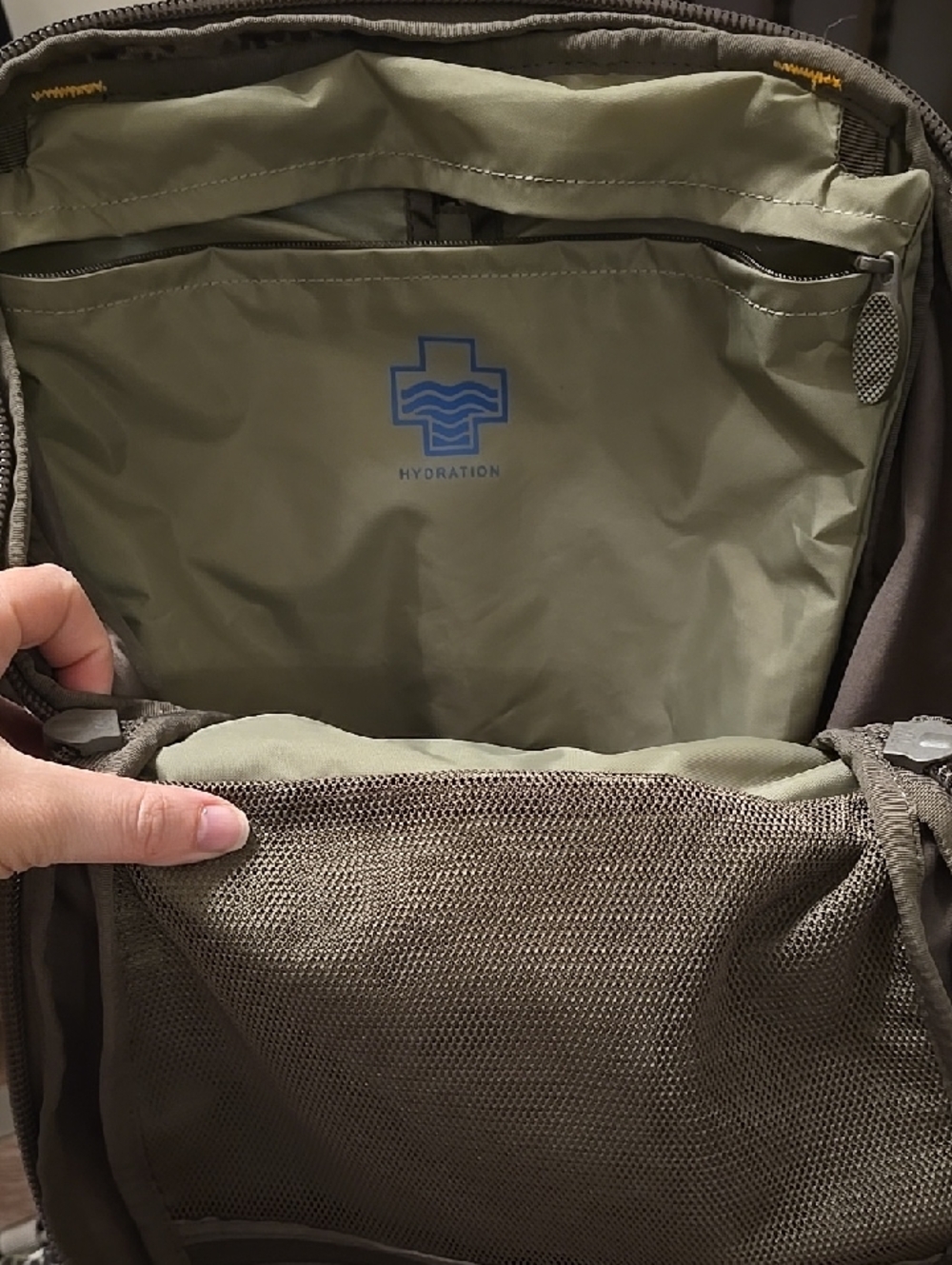 Badlands Camouflage Backpack Hydration Pack with Reservoir - Picture 5 of 7